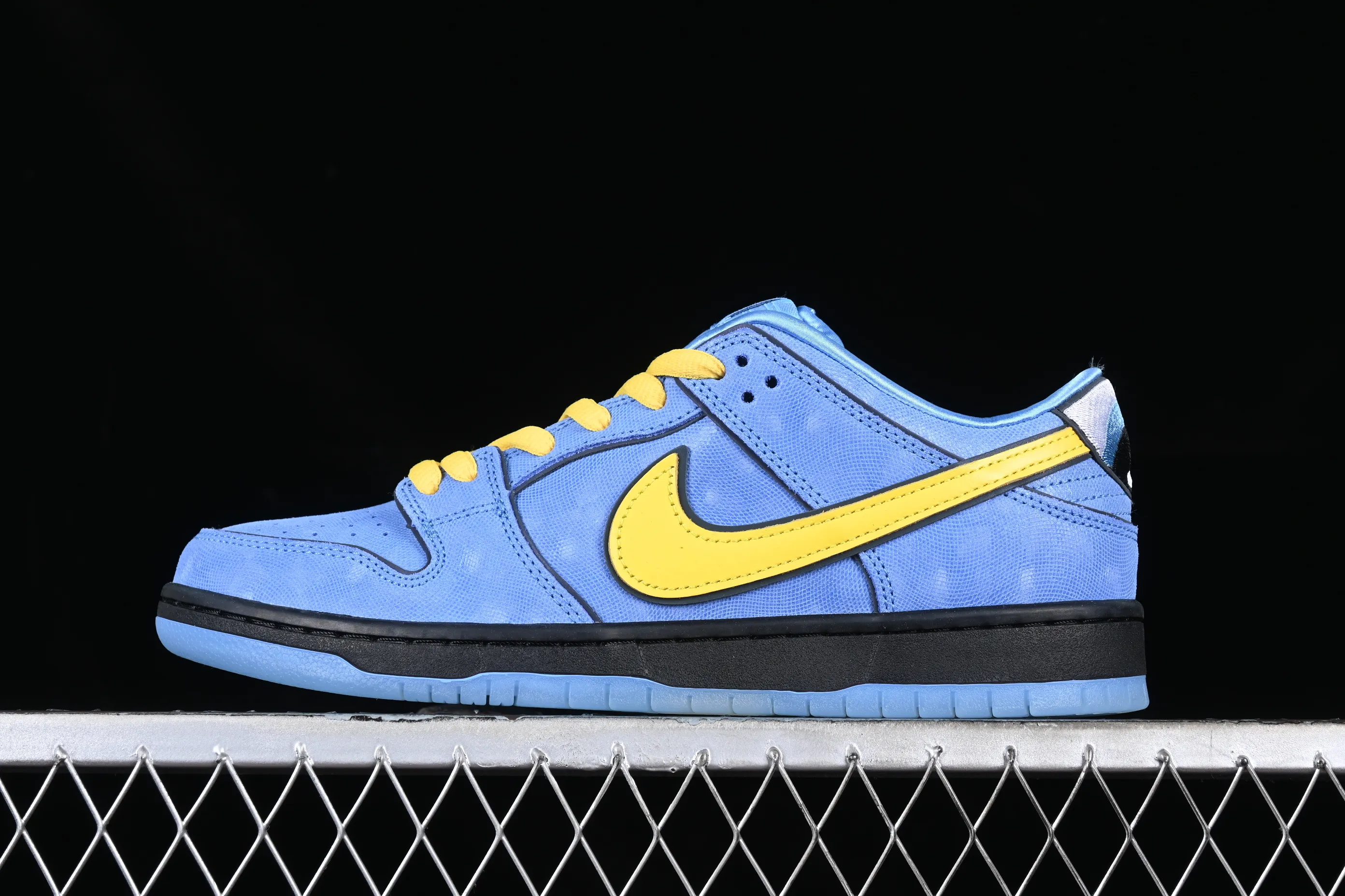 All Categories Nk SB Dunk Series Nk SB Dunk Low Low-top sneakers J version The Powerpuff Girls x Nk SB Dunk Low Powerpuff Girls joint model Low-top casual sneakers FZ8320-400